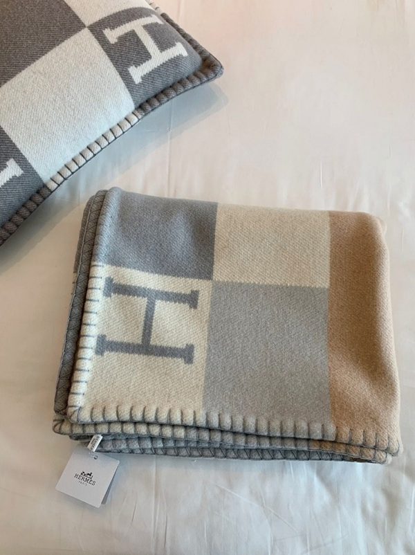 Fausse Couverture H Drapeau Hermès Acier et Perle Cachemire – Image 5