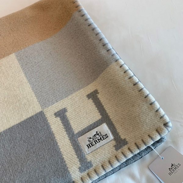 Fausse Couverture H Drapeau Hermès Acier et Perle Cachemire – Image 6