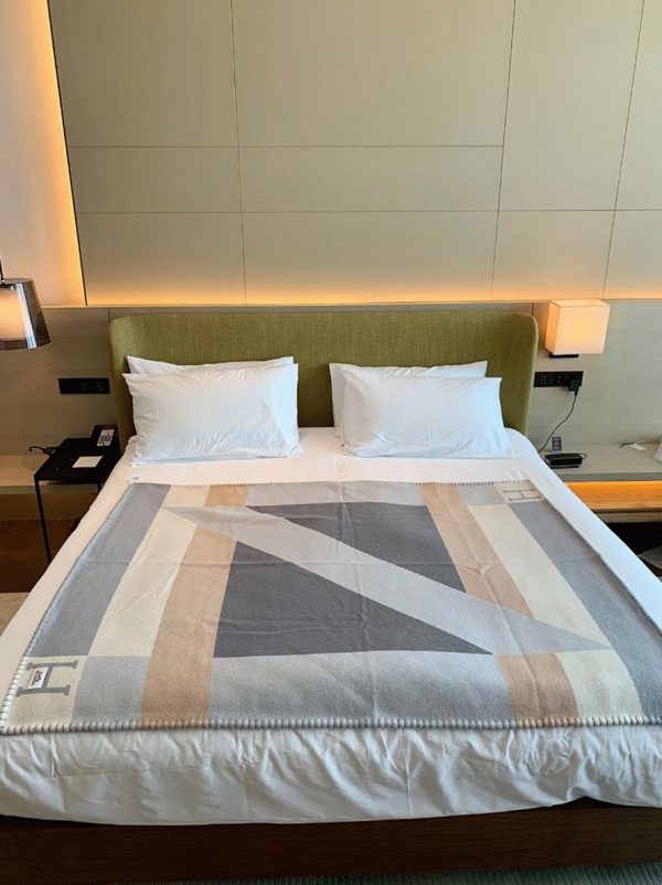 Fausse Couverture H Drapeau Hermès Acier et Perle Cachemire – Image 8