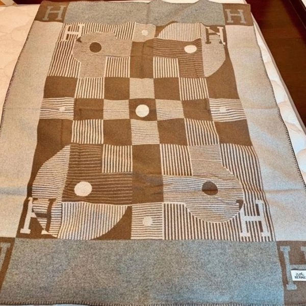 Fausse Couverture Caramel échecs et Trames Hermès – Image 6