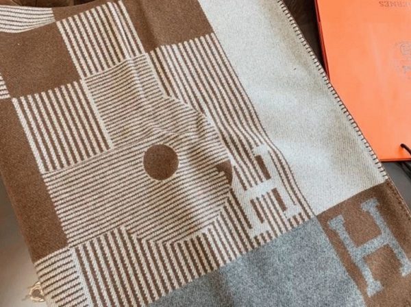 Fausse Couverture Caramel échecs et Trames Hermès – Image 4