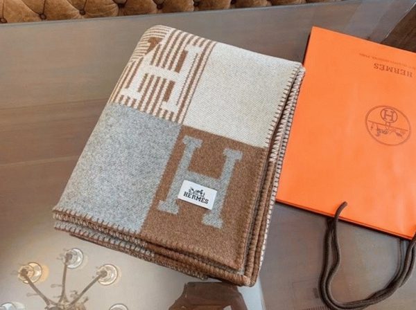 Fausse Couverture Caramel échecs et Trames Hermès – Image 2