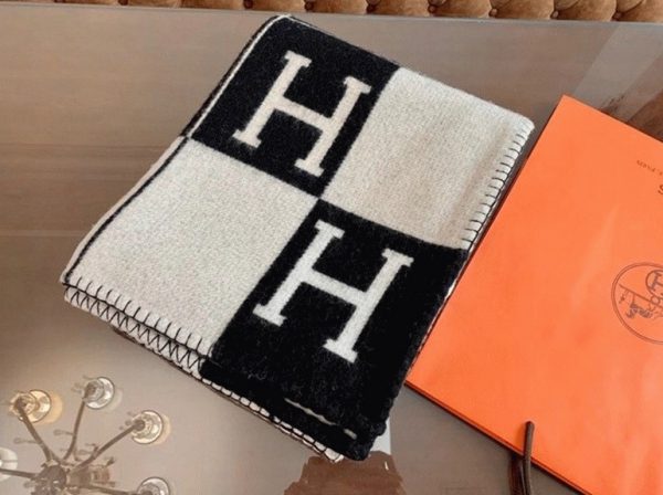 Fausse Couverture Avalon III Hermès Noire – Image 2