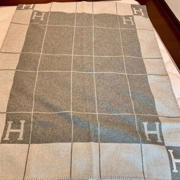 Fausse Couverture Avalon III Hermès Grise – Image 7