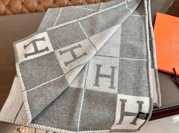 Fausse Couverture Avalon III Hermès Grise – Image 5