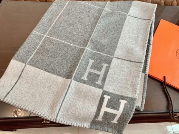 Fausse Couverture Avalon III Hermès Grise – Image 4