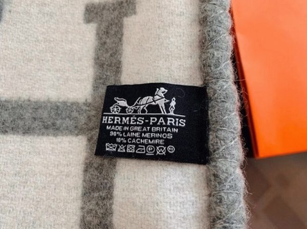 Fausse Couverture Avalon III Hermès Grise – Image 3