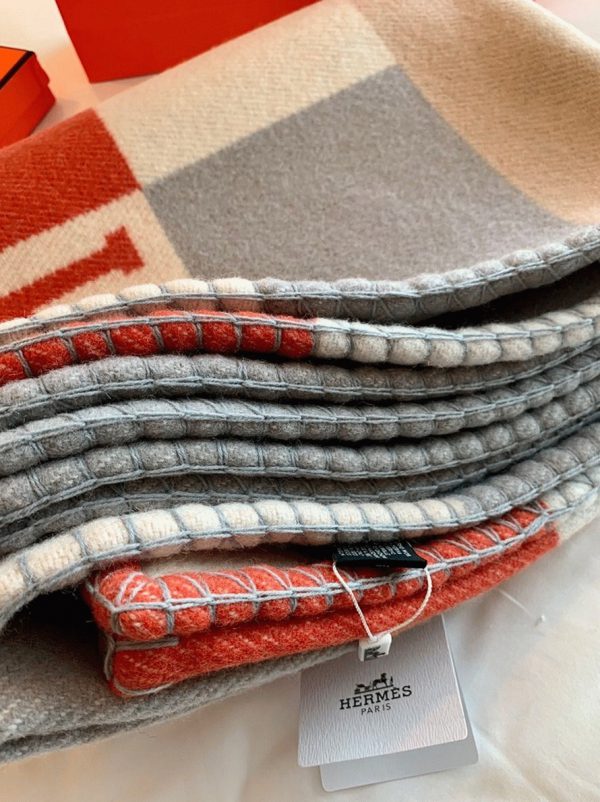 Réplique Couverture H Drapeau Hermès Terracotta et Gris Cachemire – Image 7
