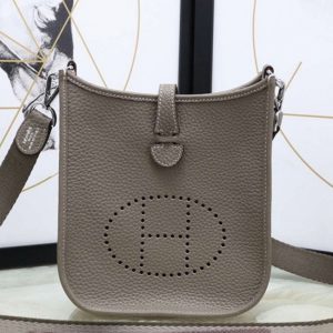 Contrefaçon Hermès Evelyne II TPM étoupe en Cuir Clémence