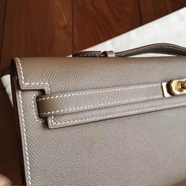 Contrefaçon Pochette Hermès Kelly Cut étoupe Epsom – Image 8