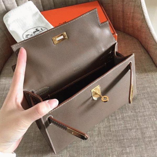 Top Réplique Sac à main Hermès Kelly Pochette étoupe Epsom – Image 7