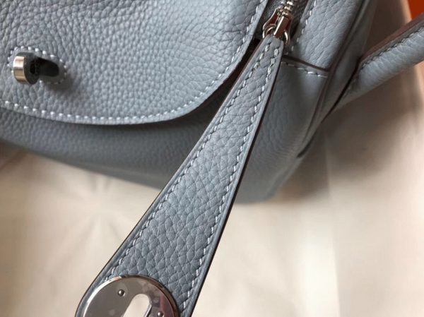 Réplique Sac Lindy 26cm Hermès Bleu Lin – Image 5