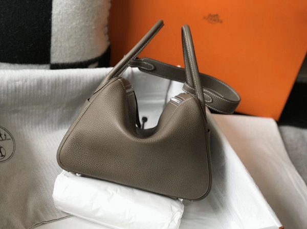 Réplique Designer Sac Lindy 26cm Hermès Gris Taupe – Image 8