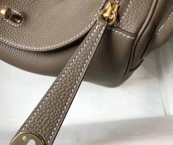 Réplique Sac Lindy 30cm Hermès Taupe – Image 5