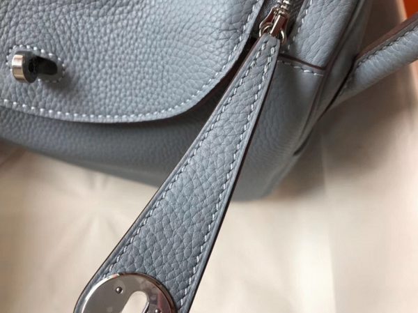 Réplique Sac Lindy 30cm Hermès Bleu Lin – Image 5