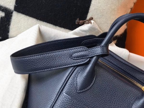 Contrefaçon Sac Lindy 30cm Hermès Bleu Marine – Image 5