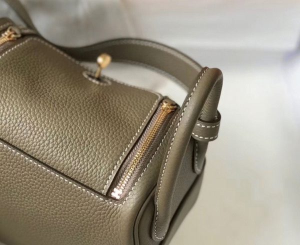 Réplique Sac Lindy Mini Hermès Taupe – Image 4