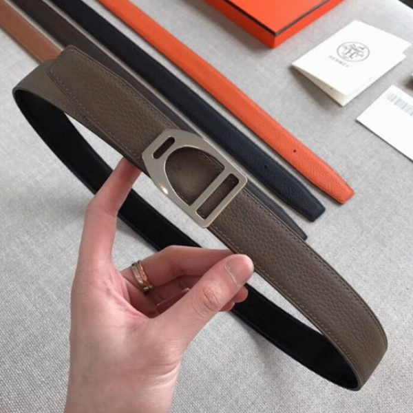 Contrefaçon Ceinture Boucle étrier Hermès & Taupe – Image 2