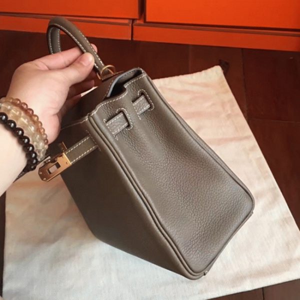Fausse Sac à main Hermès Kelly 25cm étoupe Clémence – Image 7
