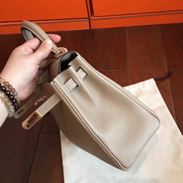 Contrefaçon Sac à main Hermès Kelly 25cm Gris Clémence – Image 5