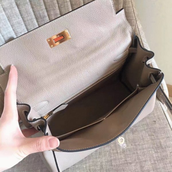 Réplique de designer Sac à main Hermès Kelly Retourne 28cm Gris Clémence – Image 6