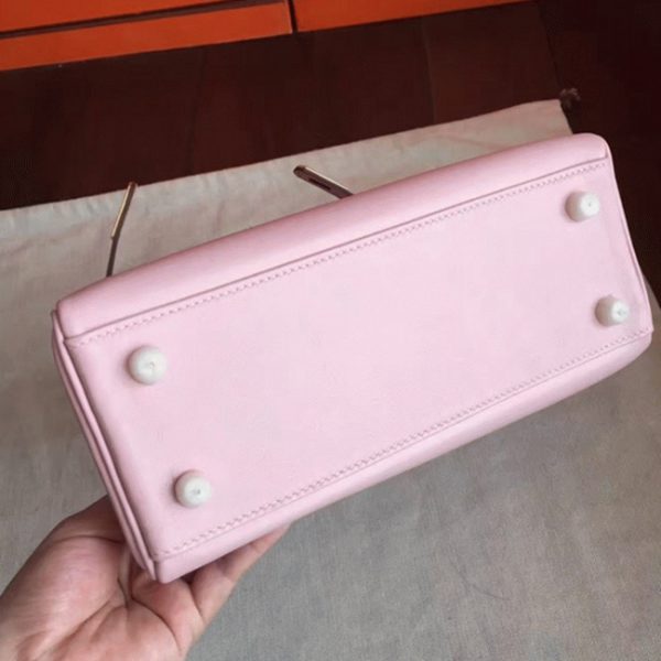 Réplique Haute Qualité Sac à main Hermès Kelly Retourne 28cm Rose Dragée Swift – Image 7