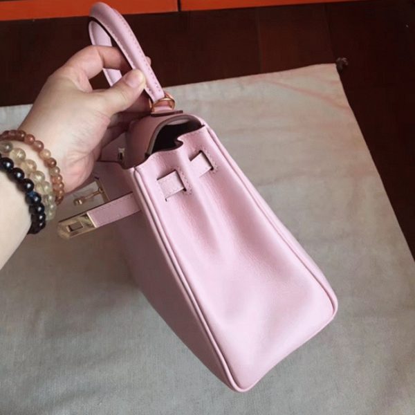Réplique Haute Qualité Sac à main Hermès Kelly Retourne 28cm Rose Dragée Swift – Image 4