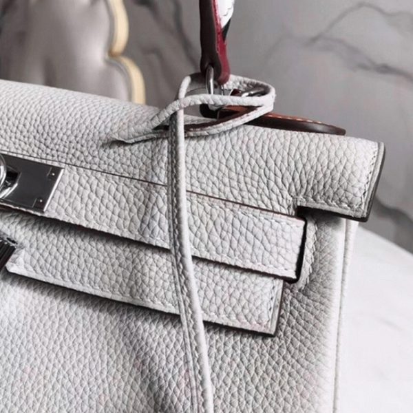 Réplique Sac à main Hermès Kelly 28cm Blanc avec Poignée Zigzag – Image 5