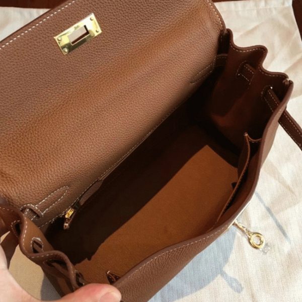 Contrefaçon Sac à main Hermès Kelly Retourne 28cm Gold Clémence – Image 7
