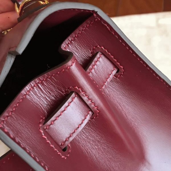 Fausse de designer Sac à main Hermès Kelly Retourne 28cm Bordeaux Box – Image 5