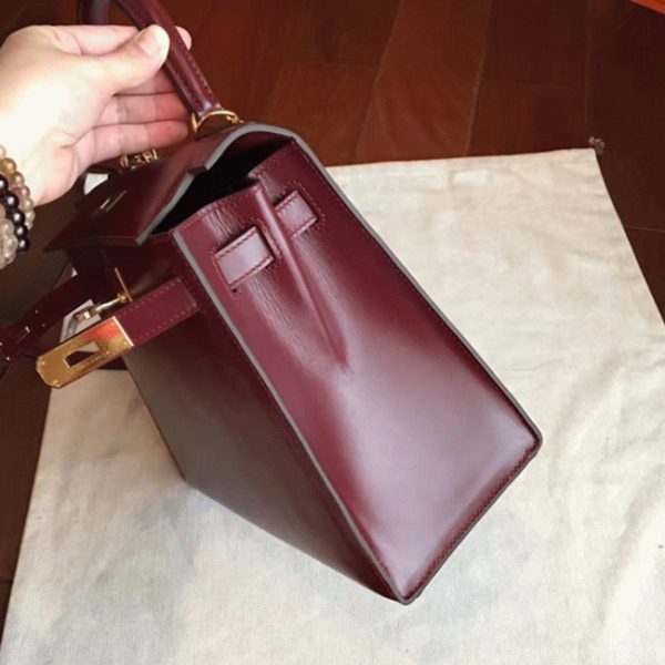 Fausse de designer Sac à main Hermès Kelly Retourne 28cm Bordeaux Box – Image 3