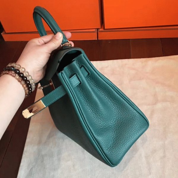 Copie de designer Sac à main Hermès Kelly Retourne 28cm Malachite Clémence – Image 7
