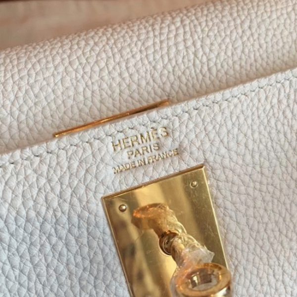 Réplique de designer Sac à main Hermès Kelly Retourne 32cm Blanc Clémence – Image 6
