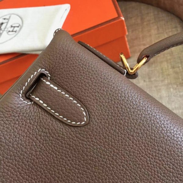 Copie Haute Qualité Sac à main Hermès Kelly Retourne 32cm étoupe Clémence – Image 4