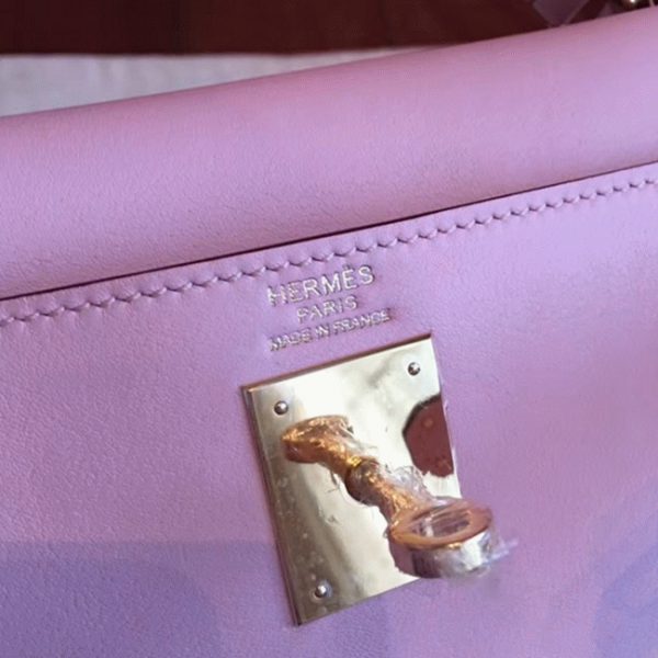 Contrefa?on Sac à main Hermès Kelly Retourne 32cm Rose Dragée Swift – Image 8