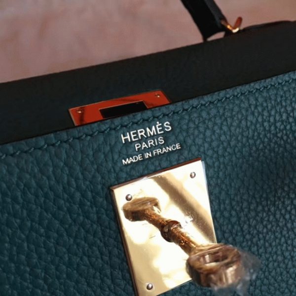 Contrefaçon Sac à main Hermès Kelly Retourne 32cm Malachite Clémence – Image 3