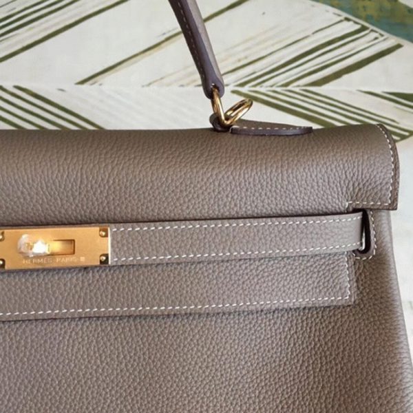 Contrefaçon Sac à main Hermès Kelly 35cm Taupe Clémence – Image 5
