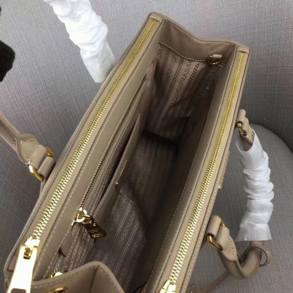 Fausse version du sac Prada Galleria grand format en gris – Image 3