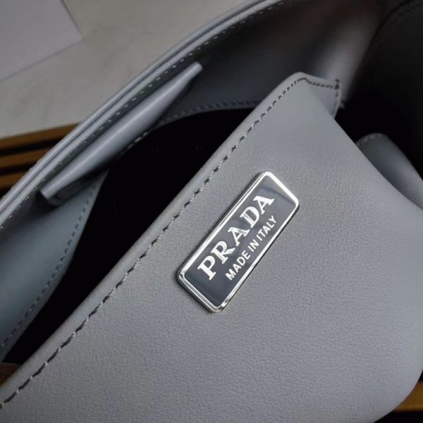 Réplique sac Prada Cleo grand modèle en bleu – Image 2