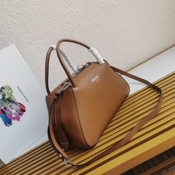 Réplique sac Prada Supernova moyen modèle à poignée en cuir brun – Image 10