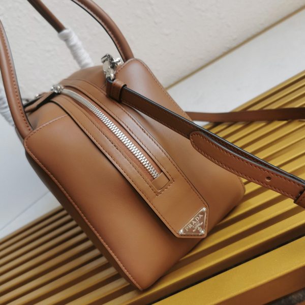 Réplique sac Prada Supernova moyen modèle à poignée en cuir brun – Image 9