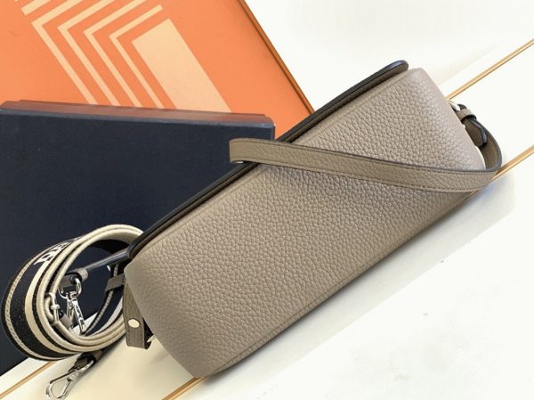 Imitation sac bandoulière à rabat Prada en gris – Image 9