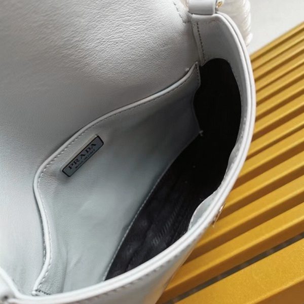 Copie sac Prada Cleo avec rabat en bleu – Image 3