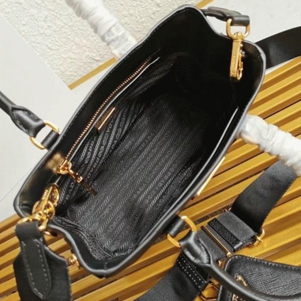 Meilleure réplique du sac Prada Galleria mini format en noir – Image 3