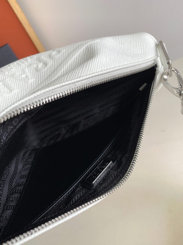 Faux sac bandoulière Prada Triangle en blanc – Image 10