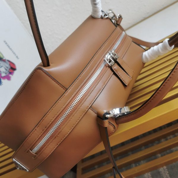 Réplique sac Prada Supernova moyen modèle à poignée en cuir brun – Image 8