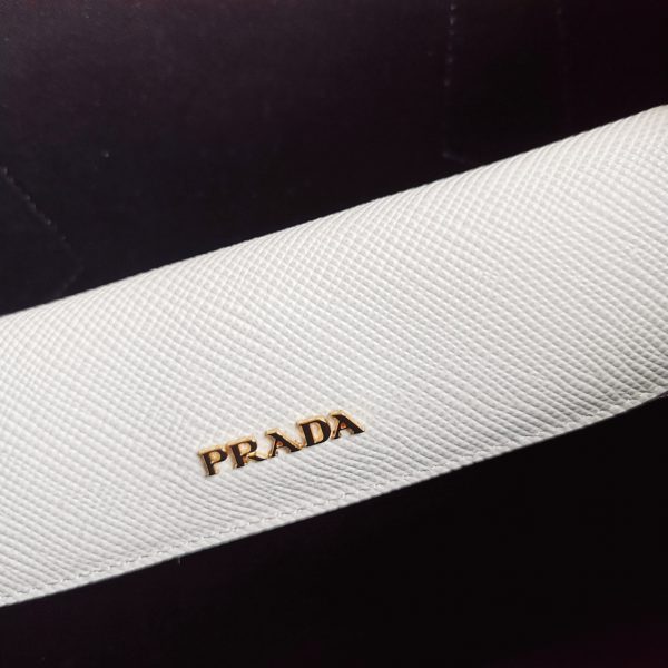 Contrefaçon sac cabas Prada Double Medium en blanc – Image 5