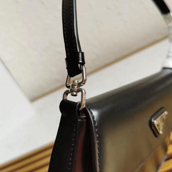 Top réplique sac Prada Cleo avec rabat en noir – Image 5