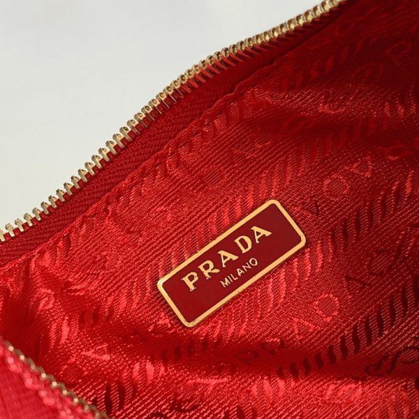 Réplique sac bandoulière Prada Re-Edition 2005 en rouge – Image 6