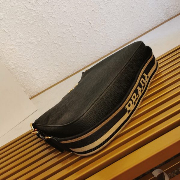 Contrefaçon sac bandoulière Prada en noir – Image 7